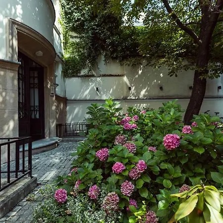 Jana Apartment *